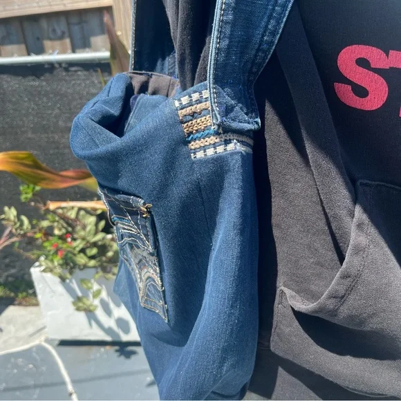 Upcycled Sling bag / shoulder bag / tote bag - Picture 5 of 10